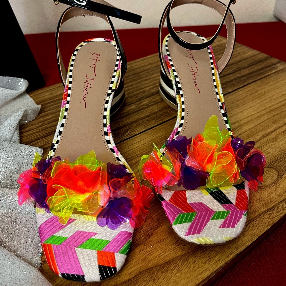 NEW Betsey Johnson Kove Multi Colored Opened toed heel size 8